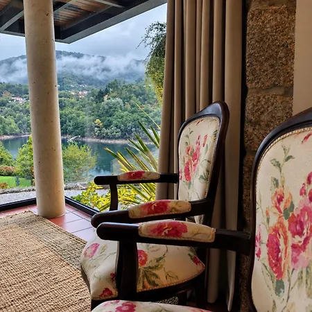 Casa Do Penedo - Quinta De Fundevilla Geres